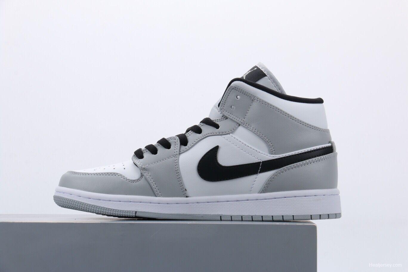 Air Jordan 1 Mid“Light Smoke Grey”