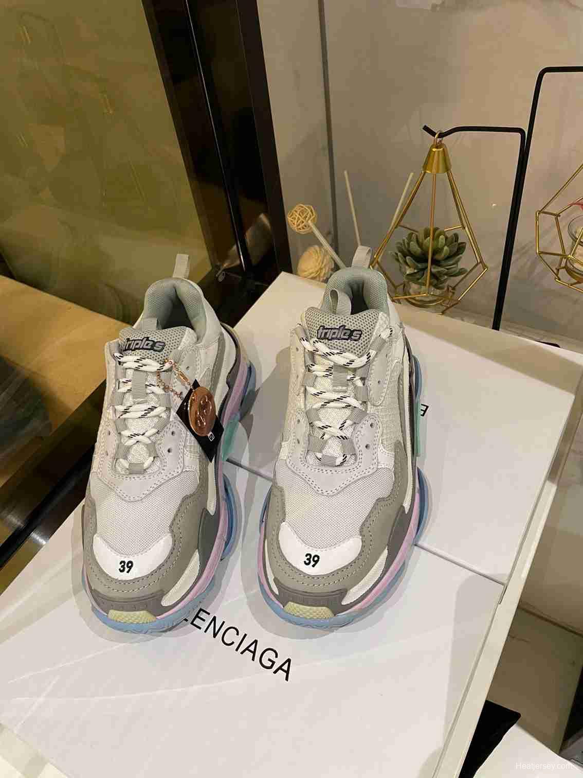 Men/Women Balenciaga Triple S Sneaker Grey Item Ab5580330